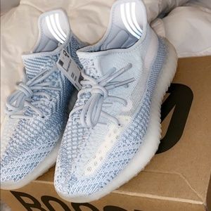 Yeezy Boost 350 v2 cloud white